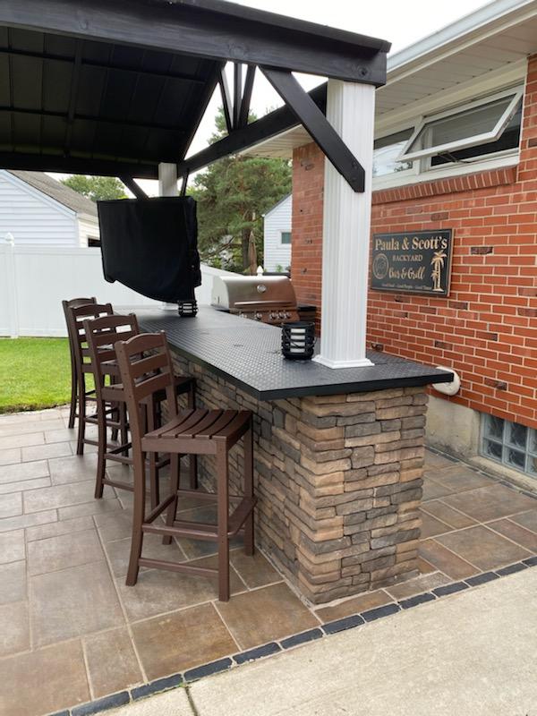 Patio with bar and grill